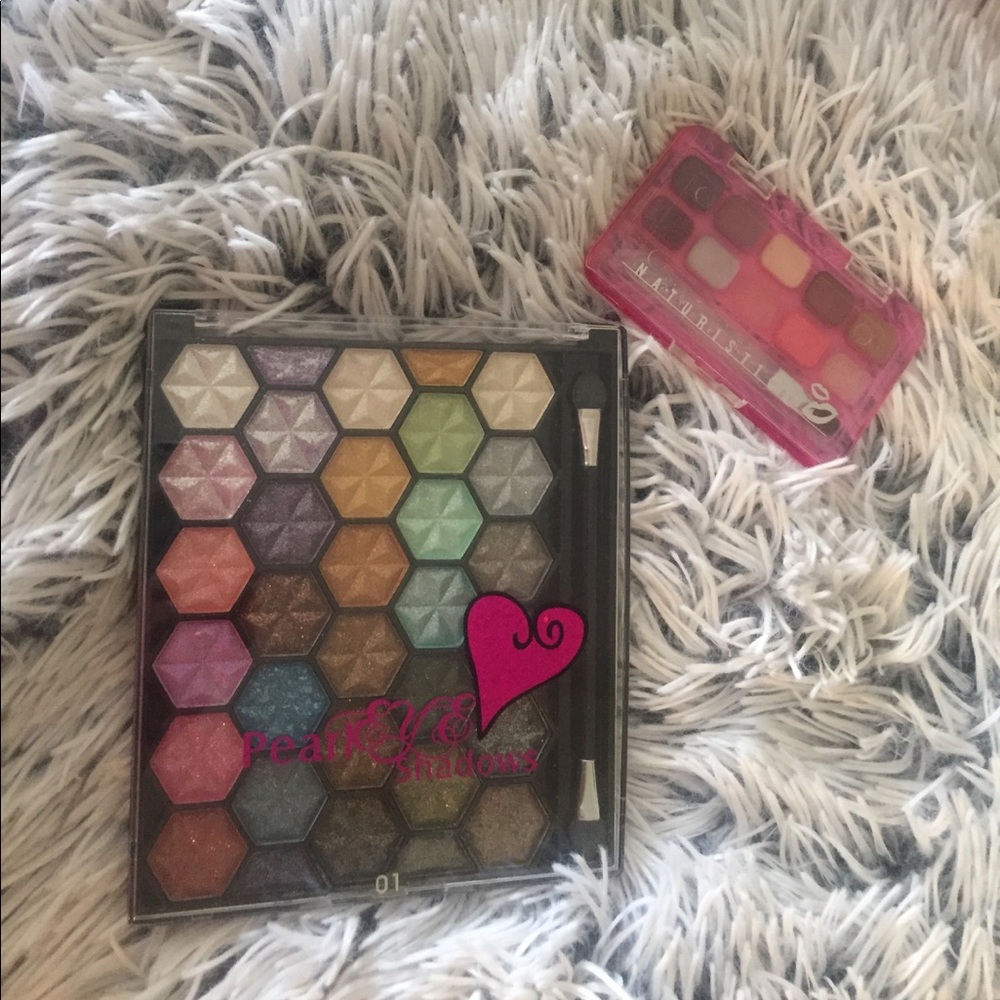 Eye shadow & bonus lip gloss